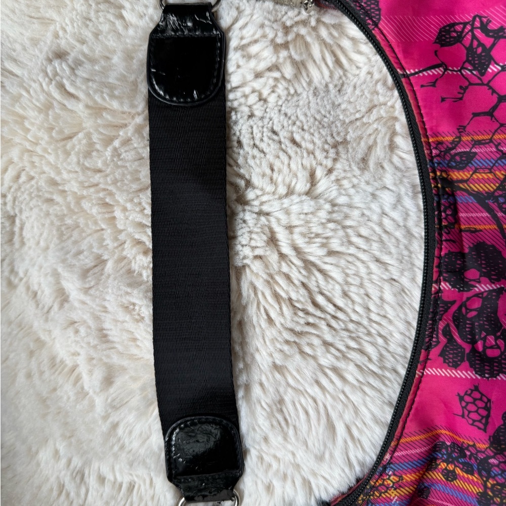 Betsey Johnson Plaid Pink Black Women's Shoulder Bag Betseyville Great Condition - Picture 4 of 6